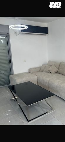 מזנון זכוכית +שולחן לסלון