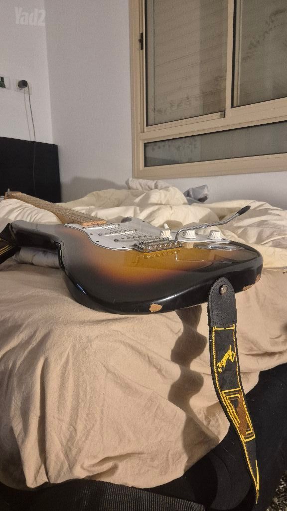 גיטרה חשמלית fender
