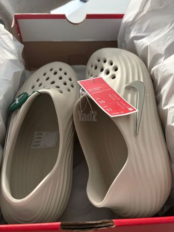 Nike rejuven slides