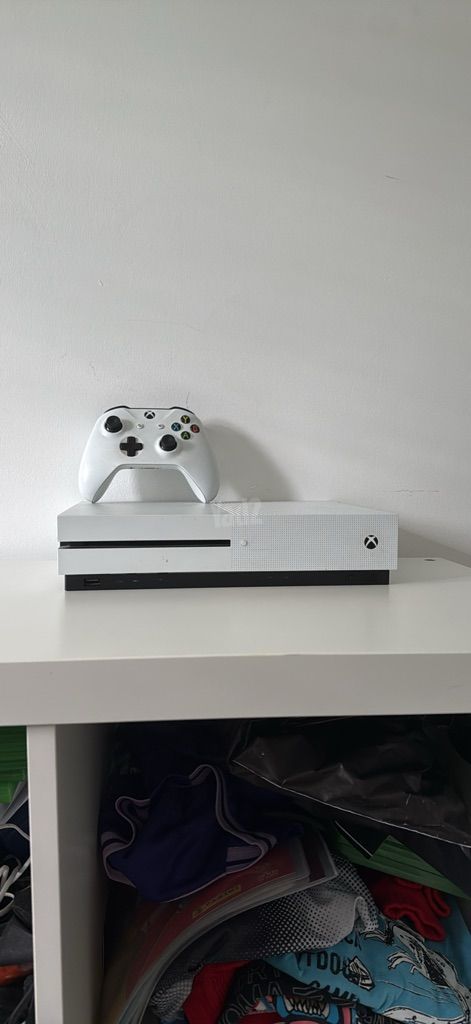 Xbox One S