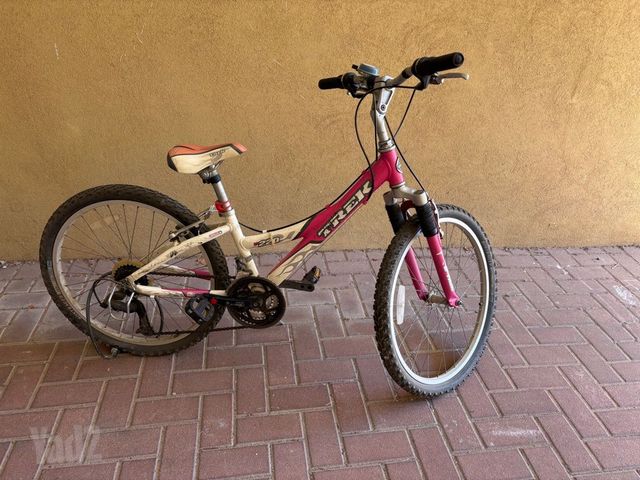 Trek MT 220 (ורוד-לבן)