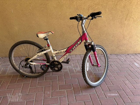 Trek MT 220 (ורוד-לבן)