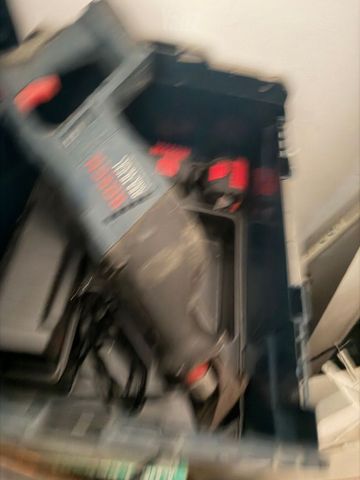 מסור חשמלי בוש ומשחזת דיוולט
