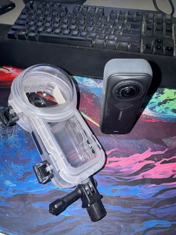 מצלמת Insta360 X5