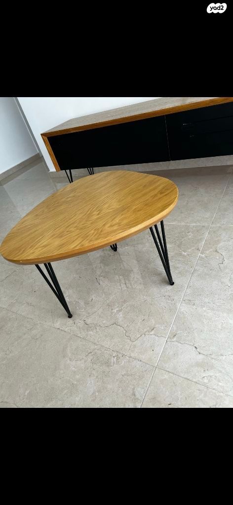 מזנון ושולחן
