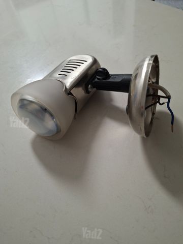 מנורת קריאה מתכווננת