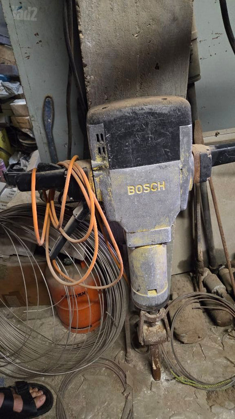 פטיש חציבה 27 קג Bosch