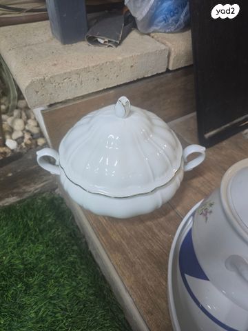 צלחות וכלי חרס