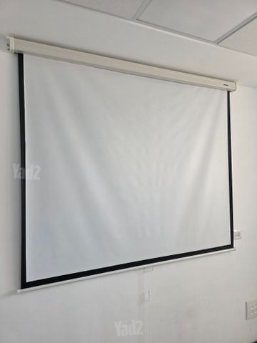 מקרן + מסך