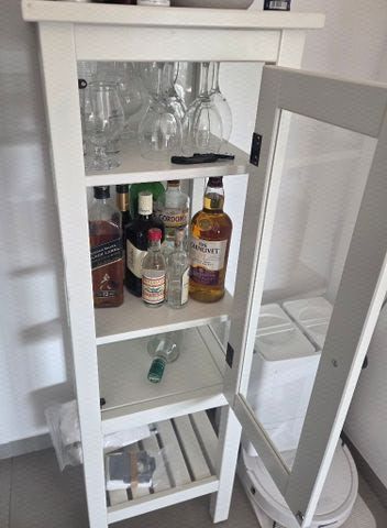ארון זכוכית