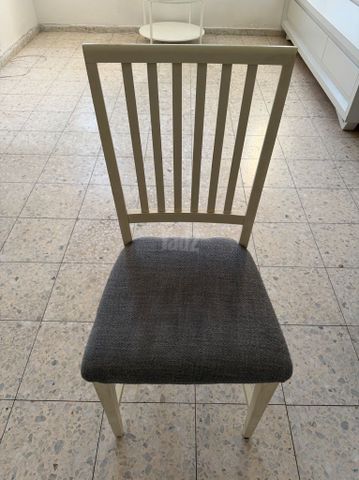 כיסאות שולחן