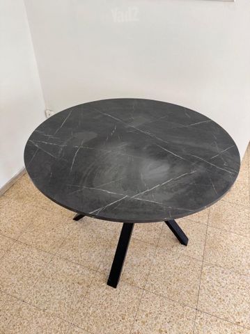 שולחן עגול