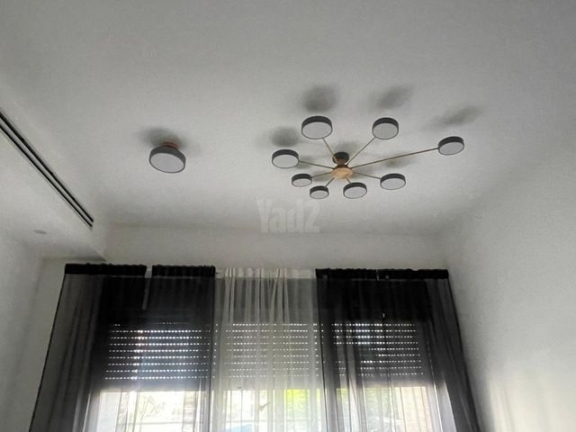 וילונות ומנורות למכירה