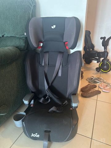 מושב Joie לרכב