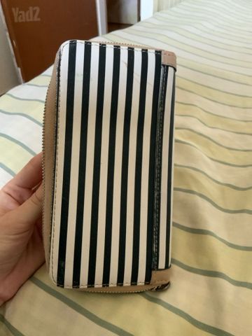 ארנק של guess