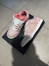 נעלי Nike SB Dunk Low Pink Pig