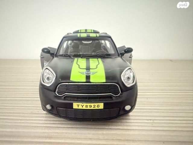 Mini Cooper Countryman 1:24