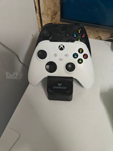 Xbox Series S+ סטנד ו-2 שלטים
