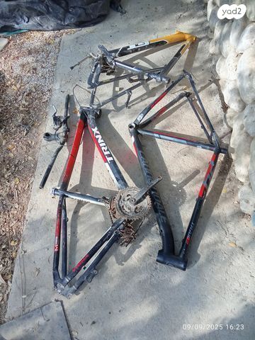 4 שלדות. קנונדייל, gt, trinx