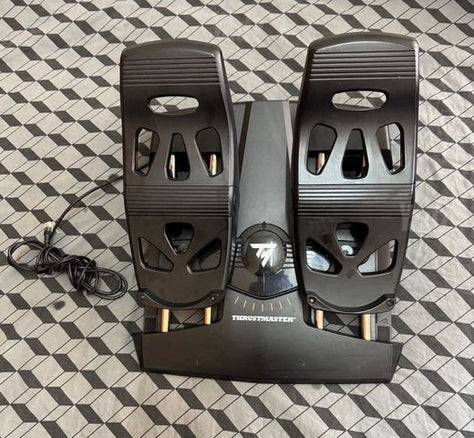פדלים של Thrustmaster