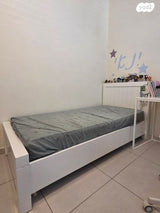 2 מיטות יחיד + מזרונים