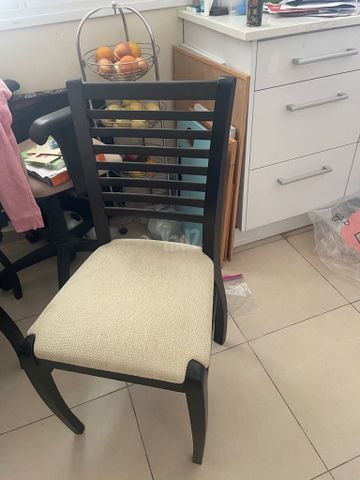 6 כסאות עץ