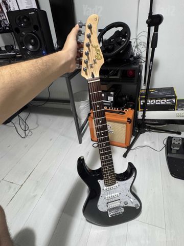 Cort G250 גיטרה ותיק נשיאה