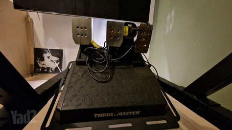 בסיס הגאים ופדלים thrustmaster