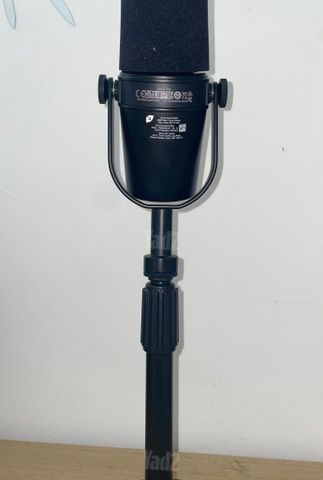 מיקרופון Shure MV7+ USB ו-XLR
