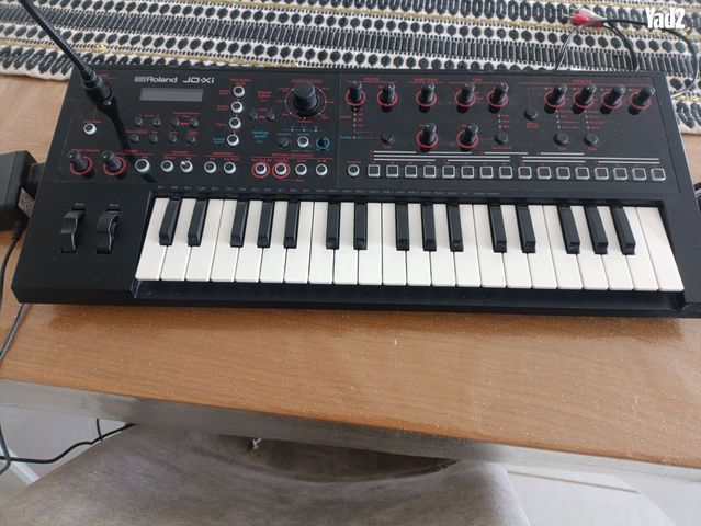 סינטיסייזר של Roland  jdxi