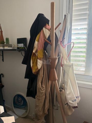 מתלה מעץ כמו חדש