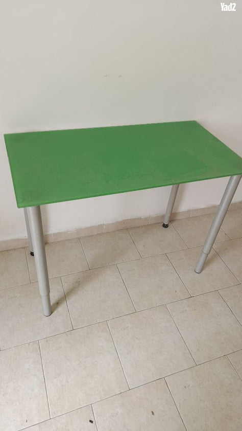 שולחן ירוק...