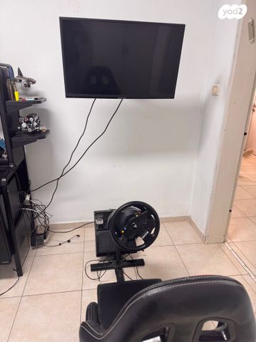 סימולטור נהיגהthrustmaster