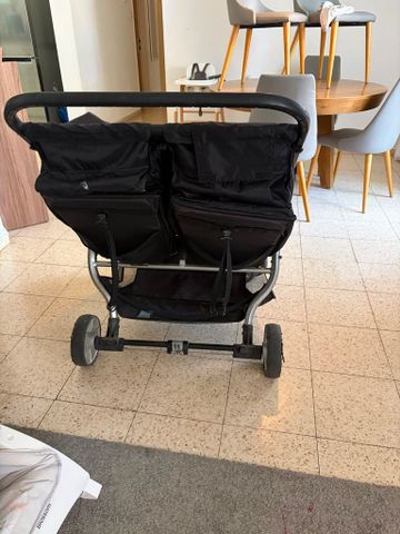 עגלת תאומים