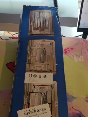 מתלה בגדים