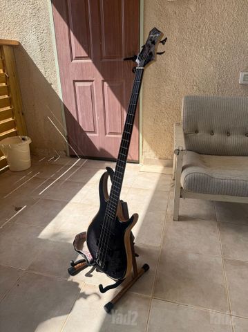 גיטרה בס Sire M7