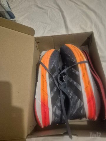 Adidas נעלי