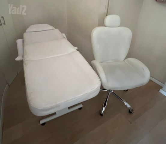 כסא לגבות ומיטת טיפולים