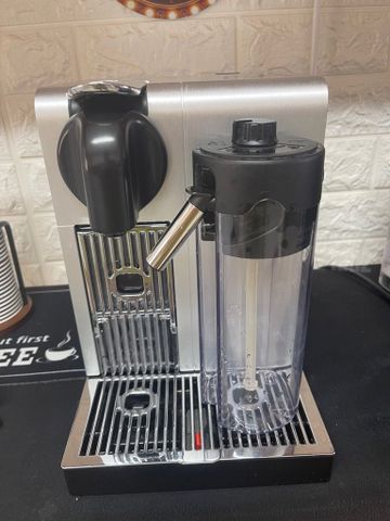 מכונת Nespresso Lattissima Pro