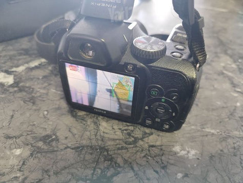 מצלמה מדגם finepix s2000hd