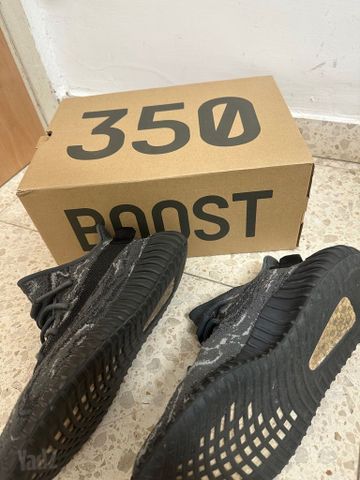 Yeezy Boost 350 V2