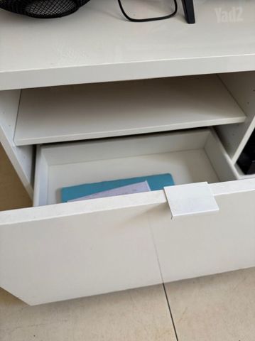 שידת טלוויזיה IKEA BYÅS