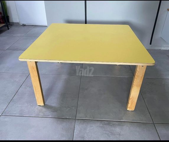 שולחן עץ לילדים