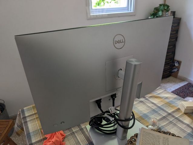 מסך מחשב DELL U2722D