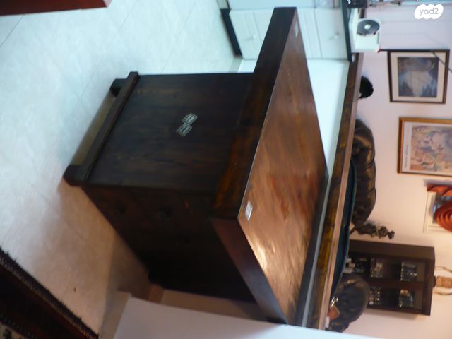 אי למטבח חדש מעץ בעיצוב כפרי