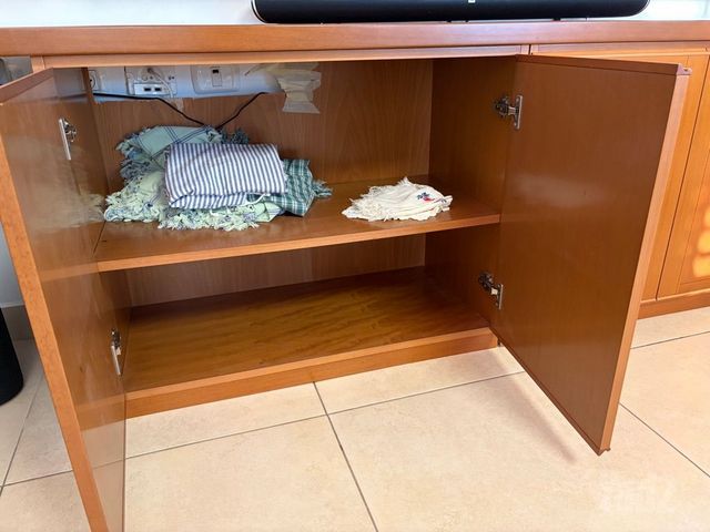 מזנון מעץ מלא