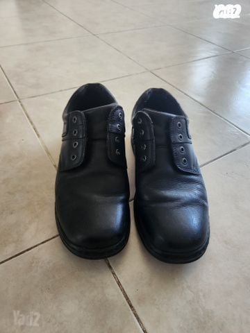 נעליים שחורות