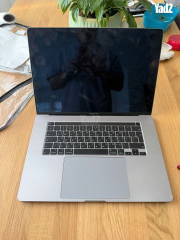 למכירה MacBook Pro 16 אינץ'.