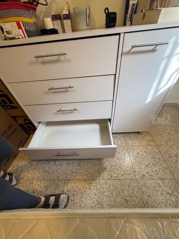 כוננית לחדר