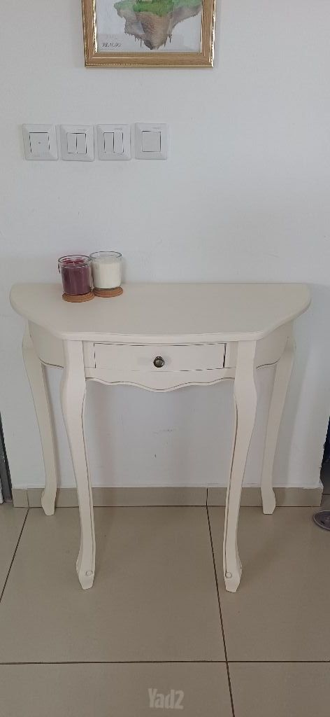 קונסלה/שידה